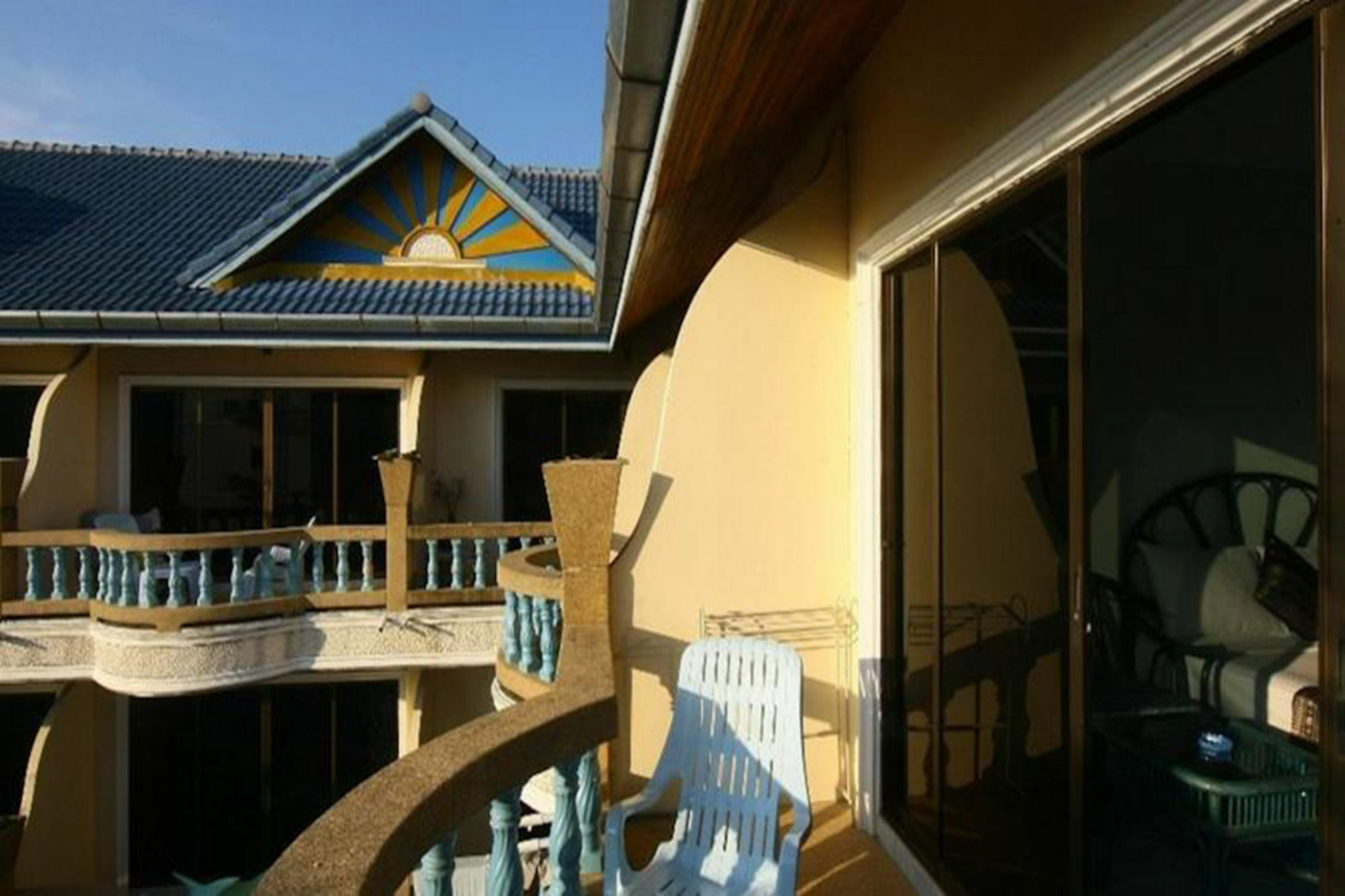 Patong Sunbeach Mansion Esterno foto