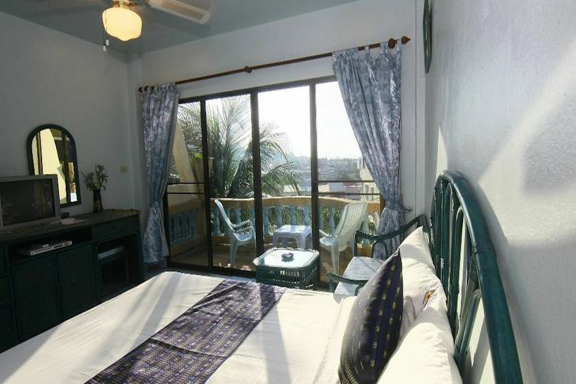 Patong Sunbeach Mansion Esterno foto