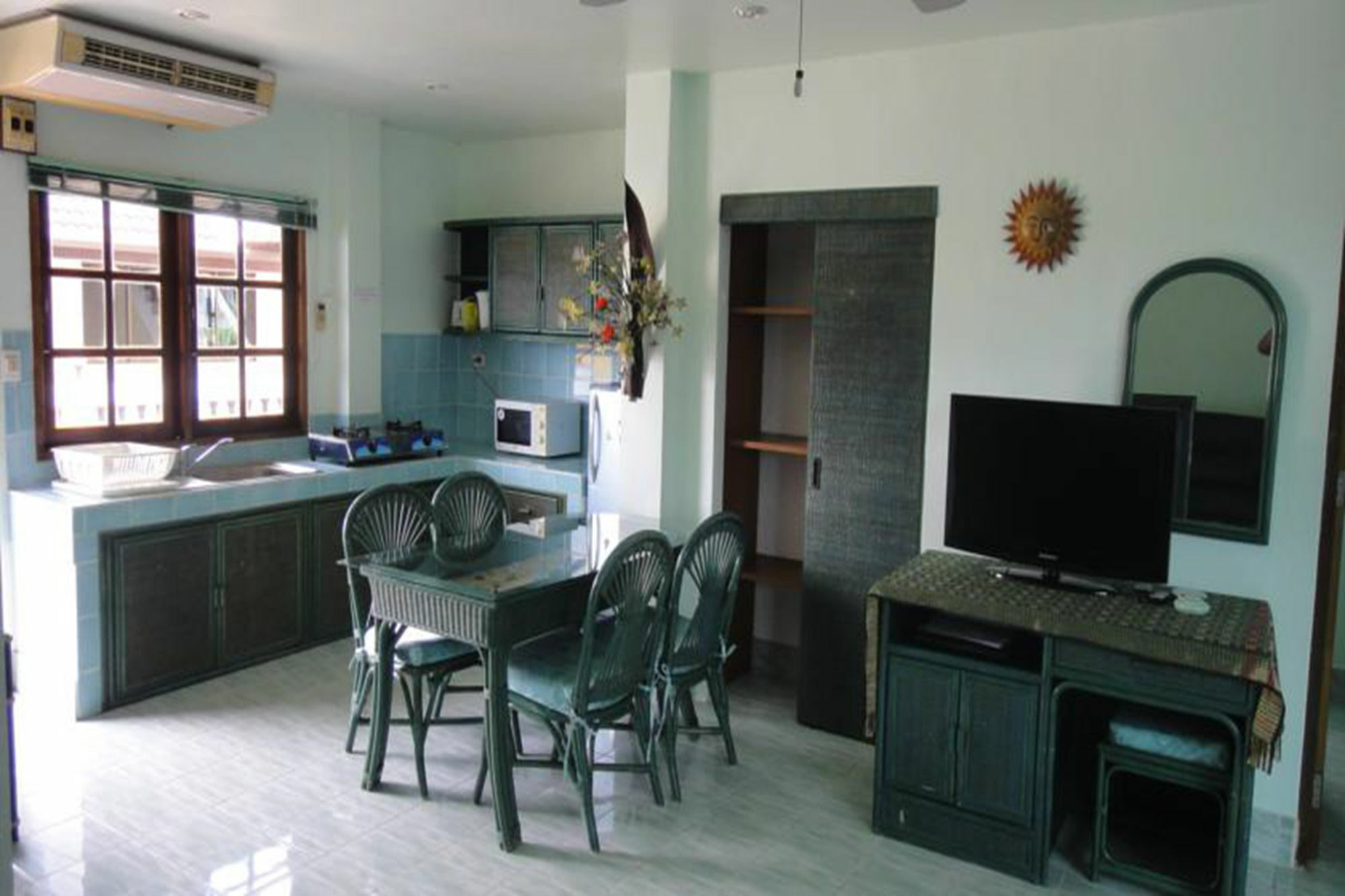Patong Sunbeach Mansion Esterno foto