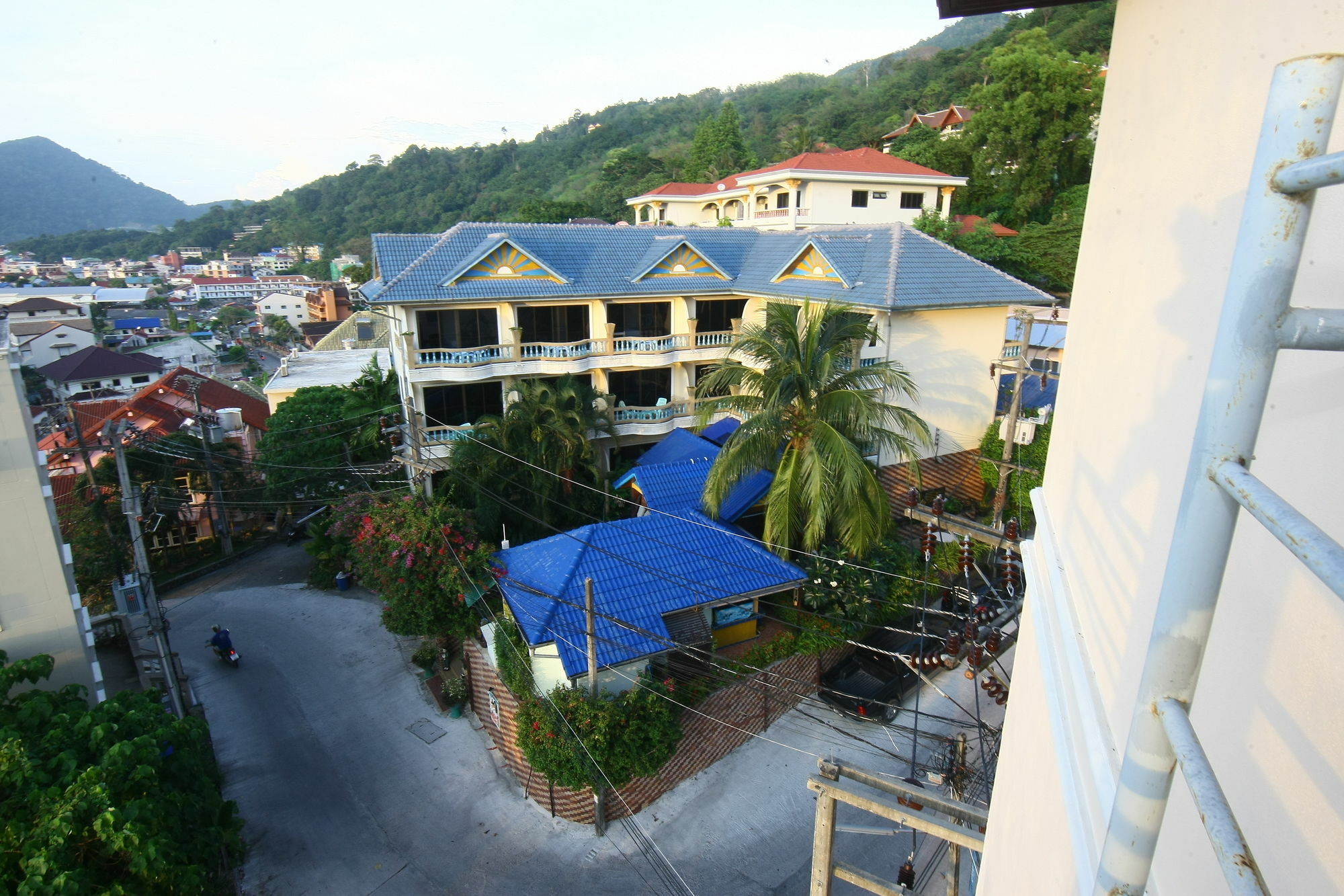 Patong Sunbeach Mansion Esterno foto