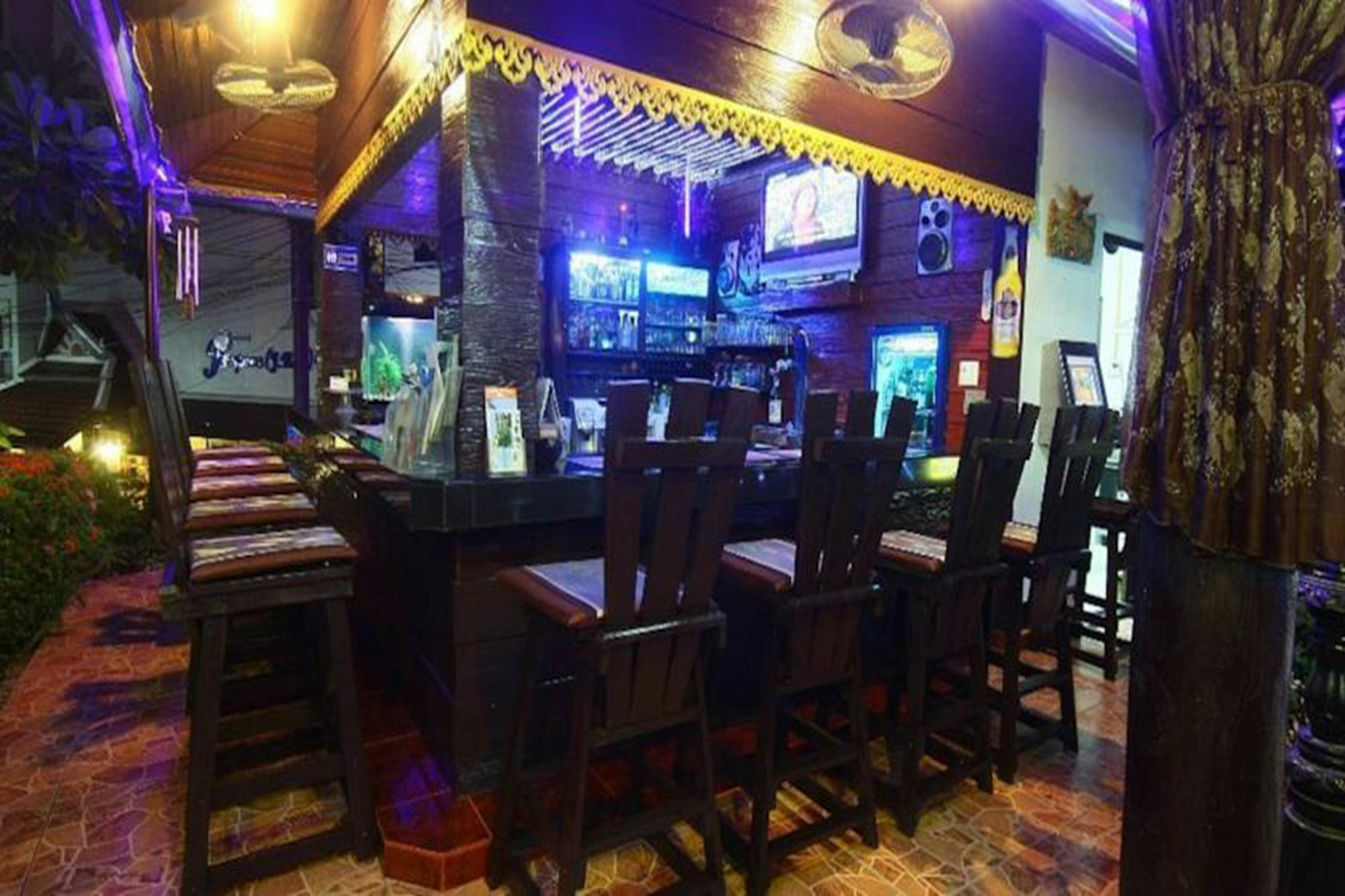 Patong Sunbeach Mansion Esterno foto